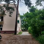 Apartamencik Przy Tezni W Konstancinie 아파트